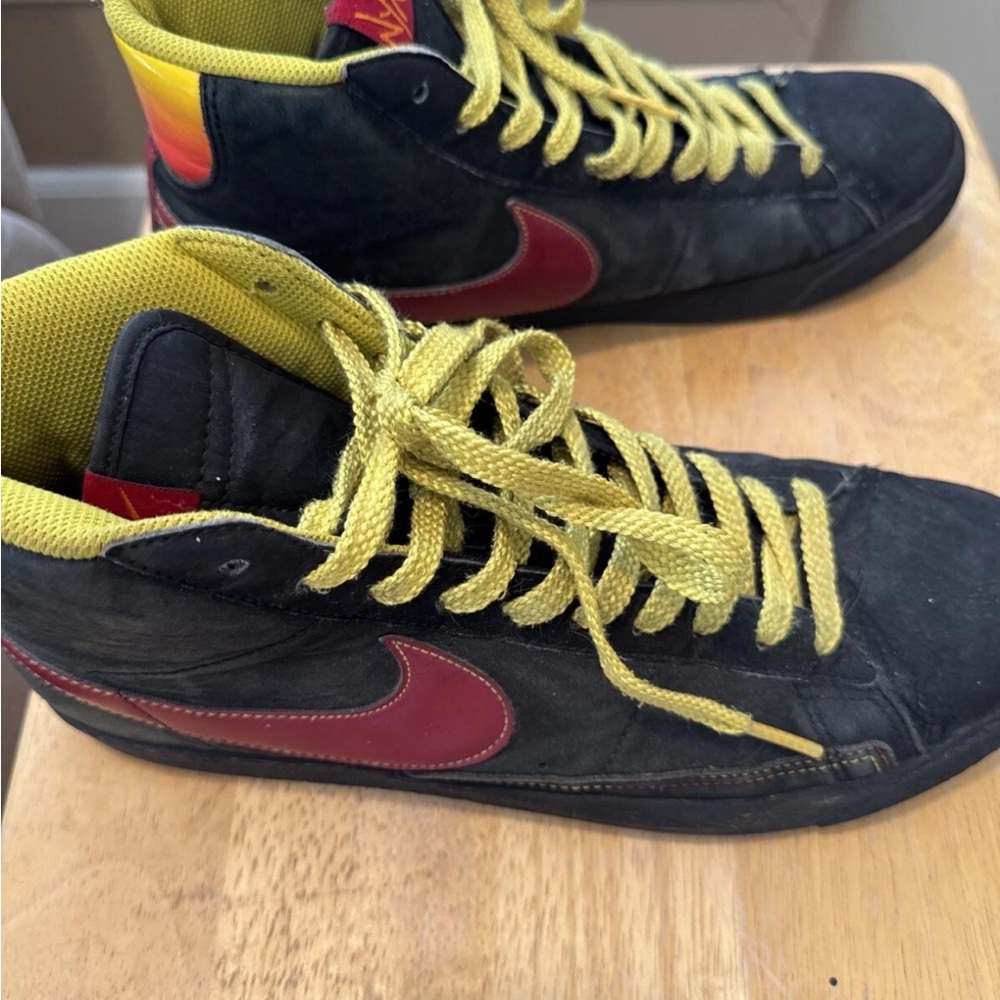 Nike Black and Red Sneakers with Yellow Laces